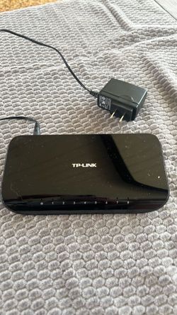 TP LINK - 8 port switch