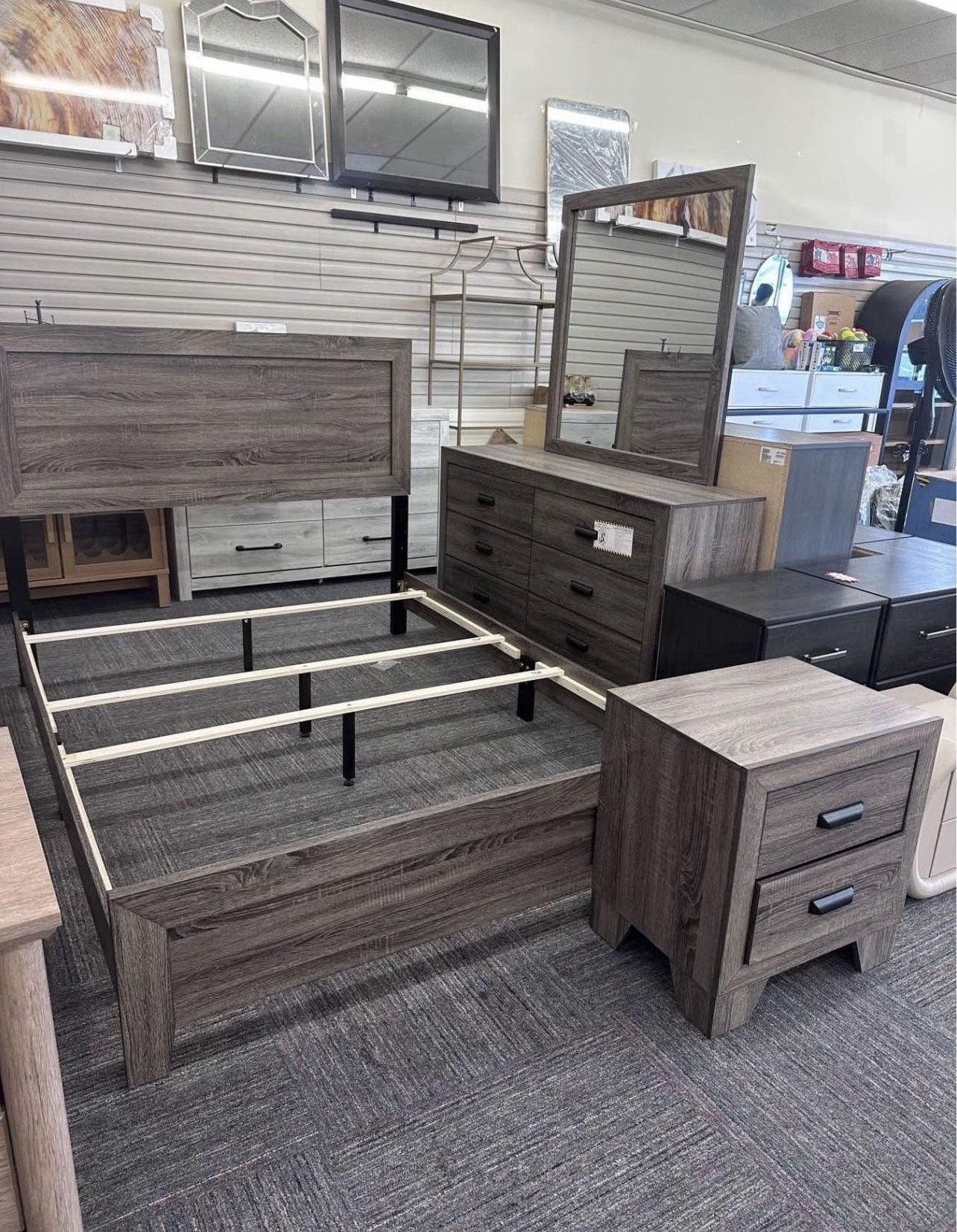 4-PIECE QUEEN Brand New Bedroom Set, Brand New