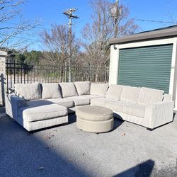 Free Delivery 🚚 Light Grey OverSized Comfy Sectional Couch