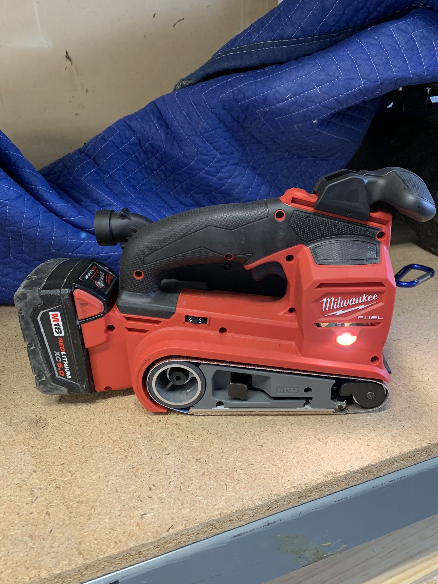 Milwaukee 2832-20 M18 FUEL 18-Volt Lithium-Ion Cordless Belt Sander