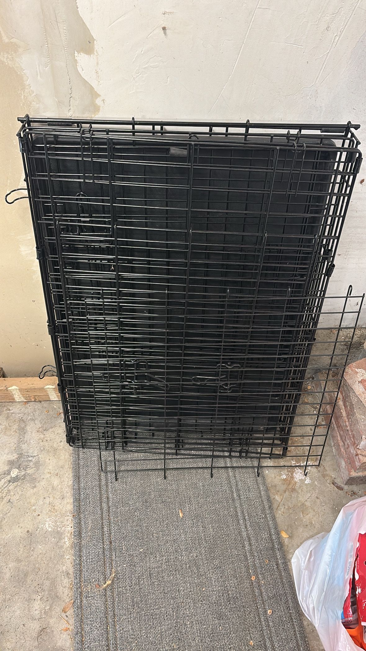 Medium dog crate 