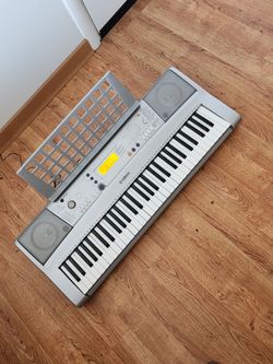 Yamaha Grand Piano Modal ypt-300 number of keys 61 all keys work excellent is like new
