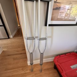 Adult crutches 