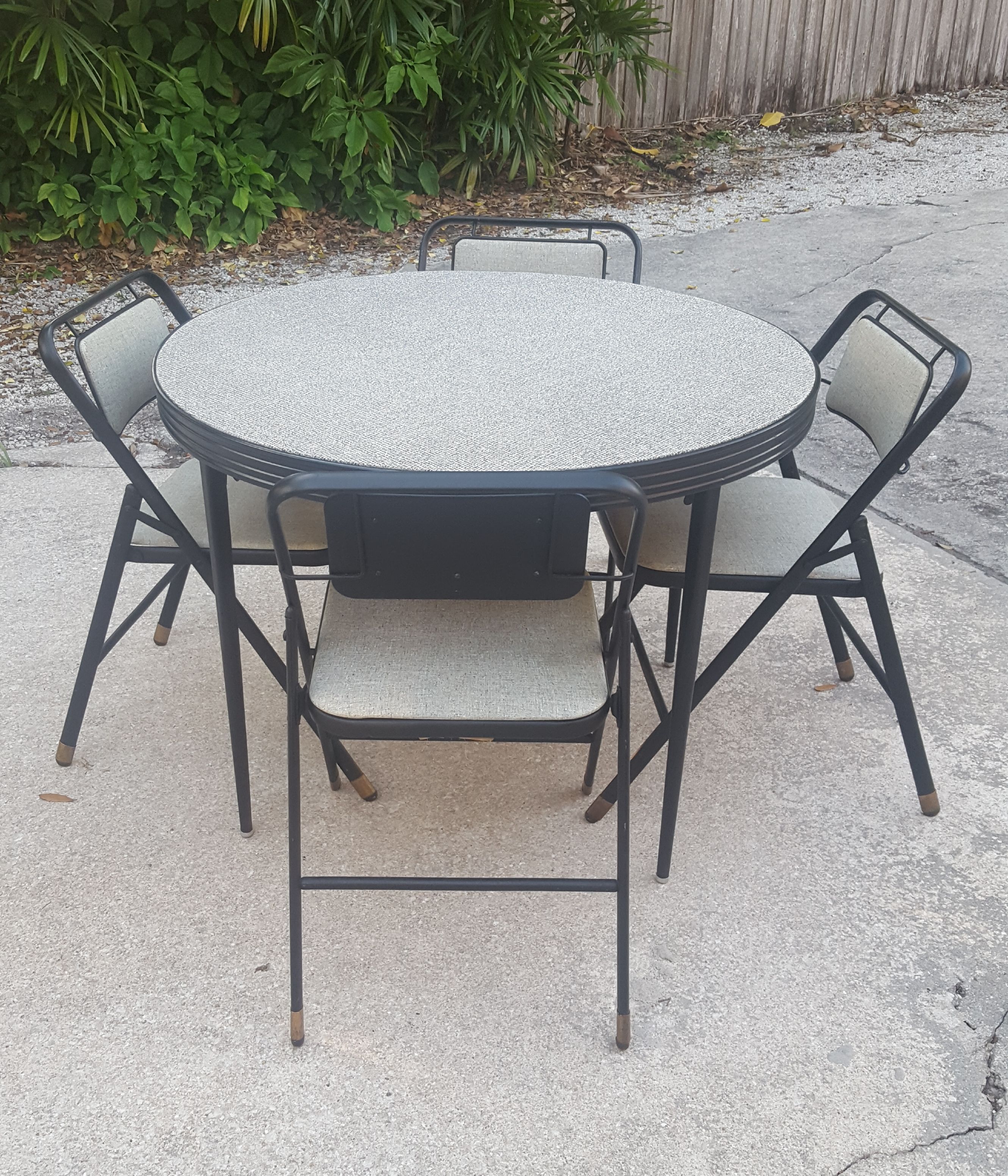 Vintage Durham/Samsonite Folding Round Kitchen Card Table & Chairs