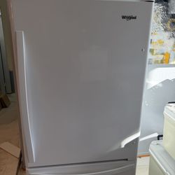 REFIGERATOR Whirlpool 18.7 cubic ft