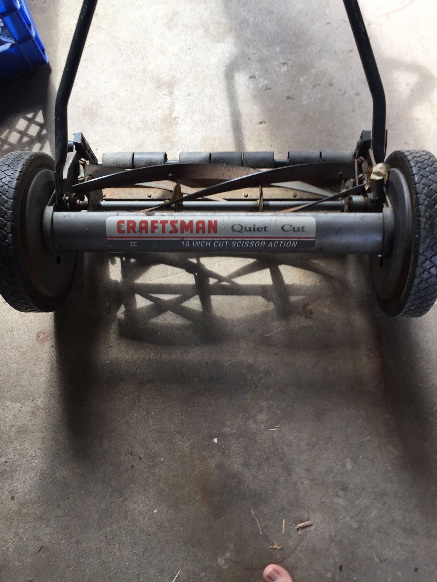 18” cut scissor action Manuel mower