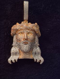 💎 Two-Tone Iced Jesus Pendant - Diamond Tester Pass