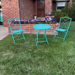 Cute Painted Metal Table And Chairs