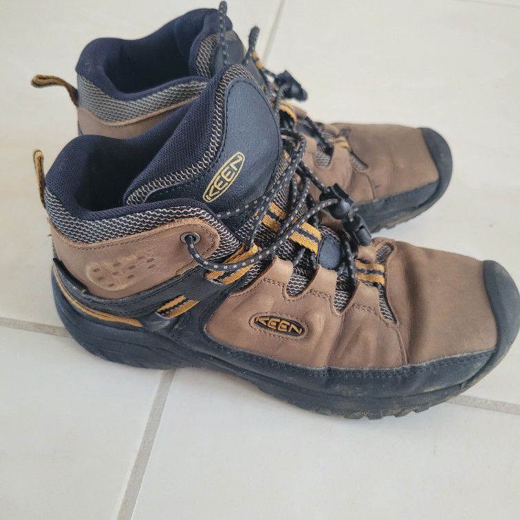 Size 3 Keen Hiking Boots