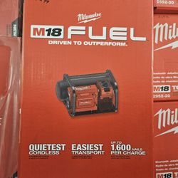 Milwaukee
M18 FUEL 18-Volt Lithium-Ion Brushless Cordless 2 Gal. Electric Compact Quiet Compressor (Tool-Only)