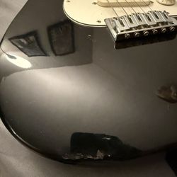 Silvertone Strat-Style Electric Guitar – Black