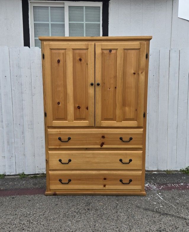 Solid Wood Jumbo Closet 