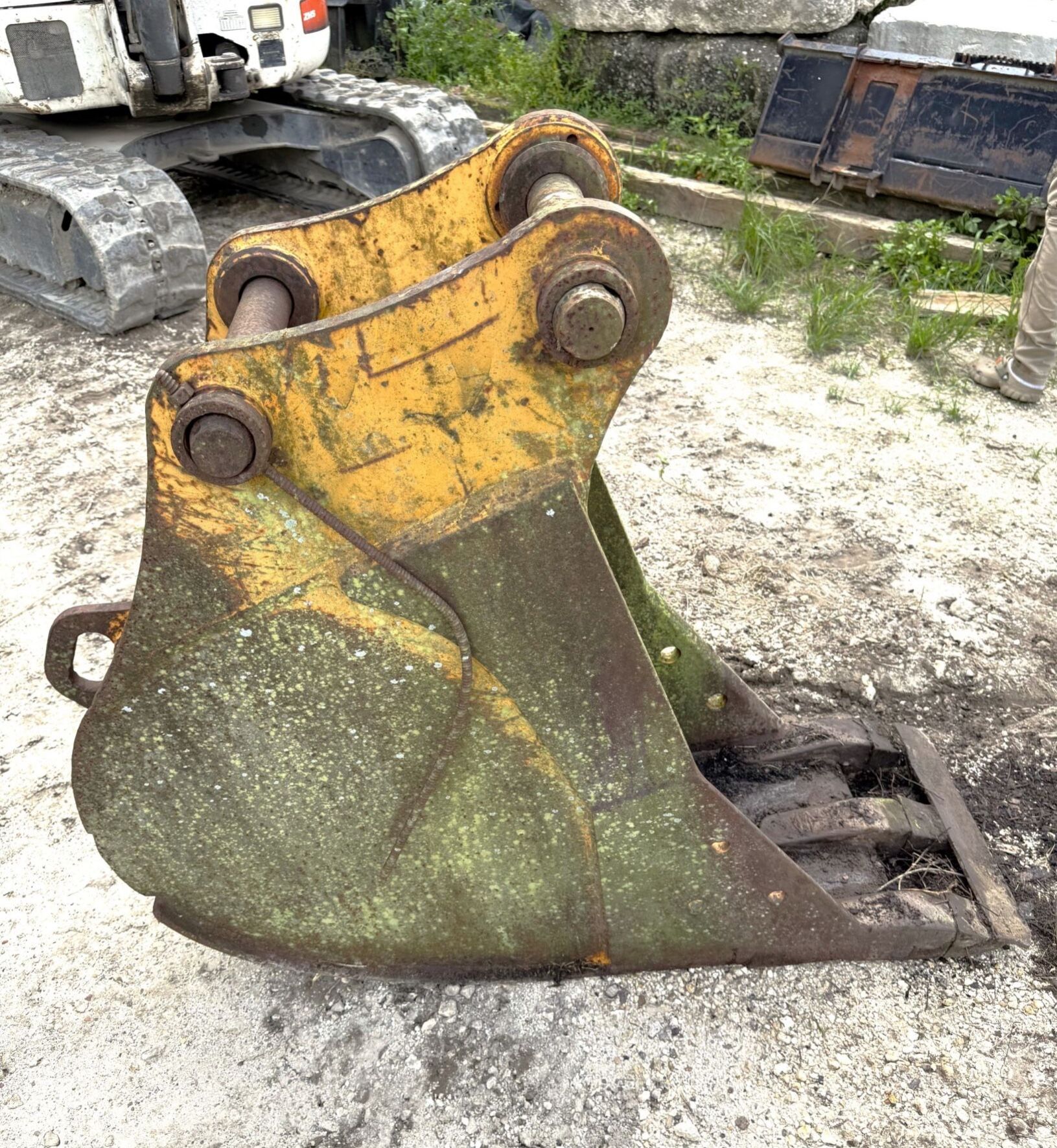 50605A9 EXCAVATOR BUCKET 20" 3 TEETH DIGGING BUCKET.