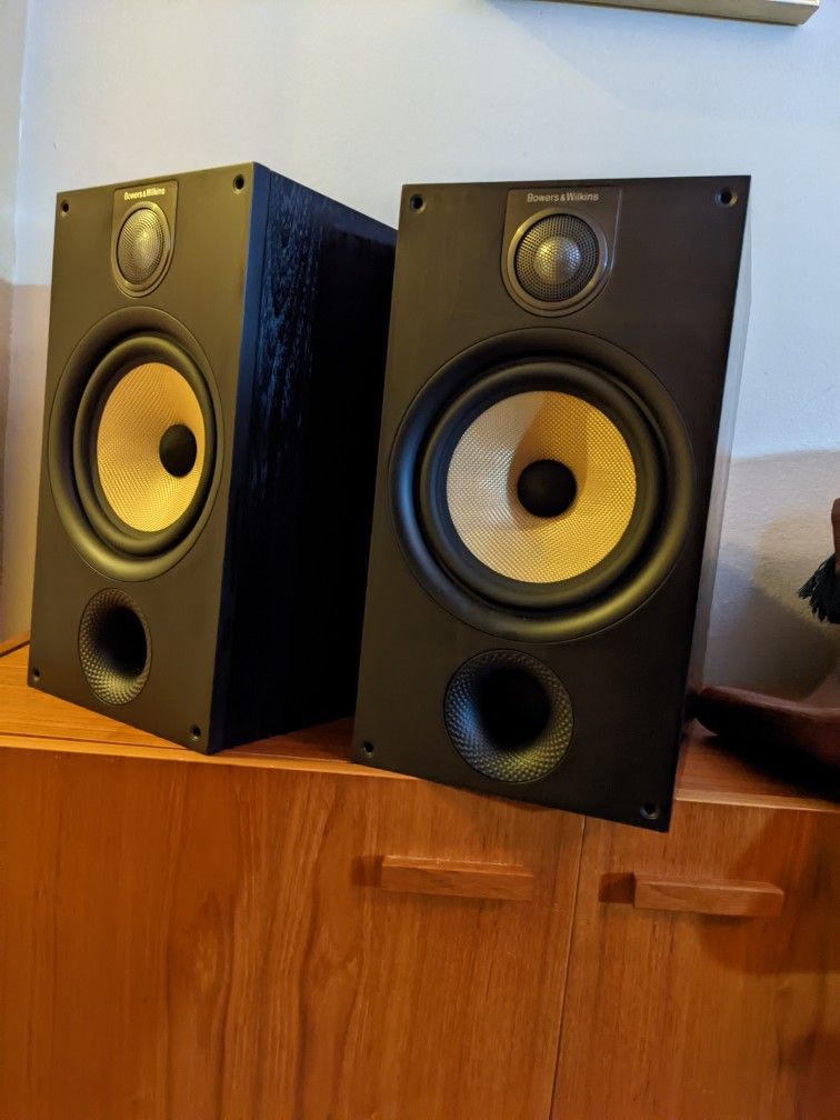 Bowers & Wilkins 685 S2 Speakers