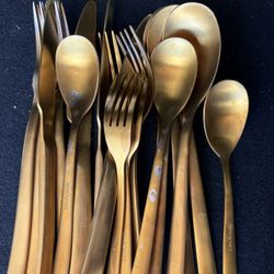 Gold Silverware Set Complete 4 People 