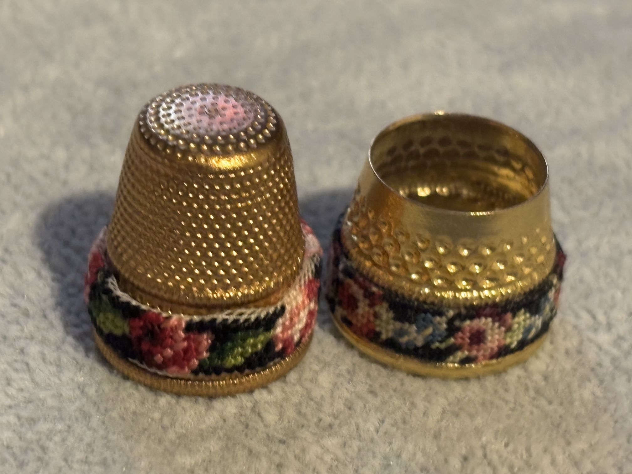 Vintage Embroidered Design Thimble Set Rose Hold Tone 