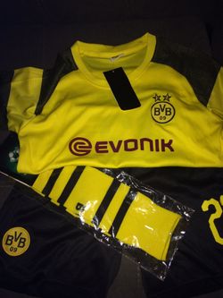 Kids Pulisic whole outfit size SMALL and XS