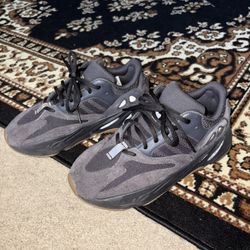 Adidas Yeezy 700