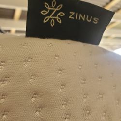 Almost New Zinus Green Tea Queen Sized Memory Foam Mattress