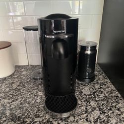 NESPRESSO VERTUO PLUS DELUXE BUNDLE