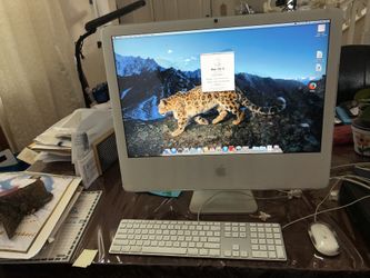 Apple iMac 24” with Apple Keyboard and Mouse