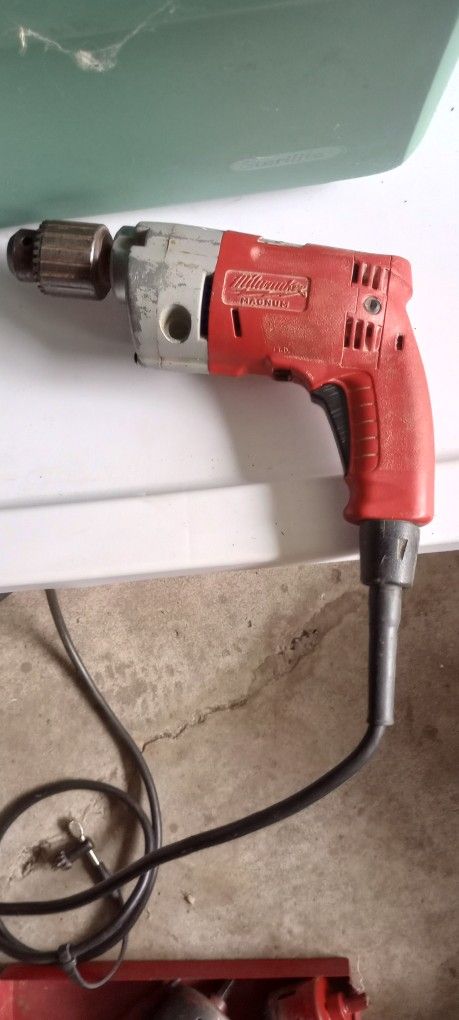 Milwaukee Magnum Drill