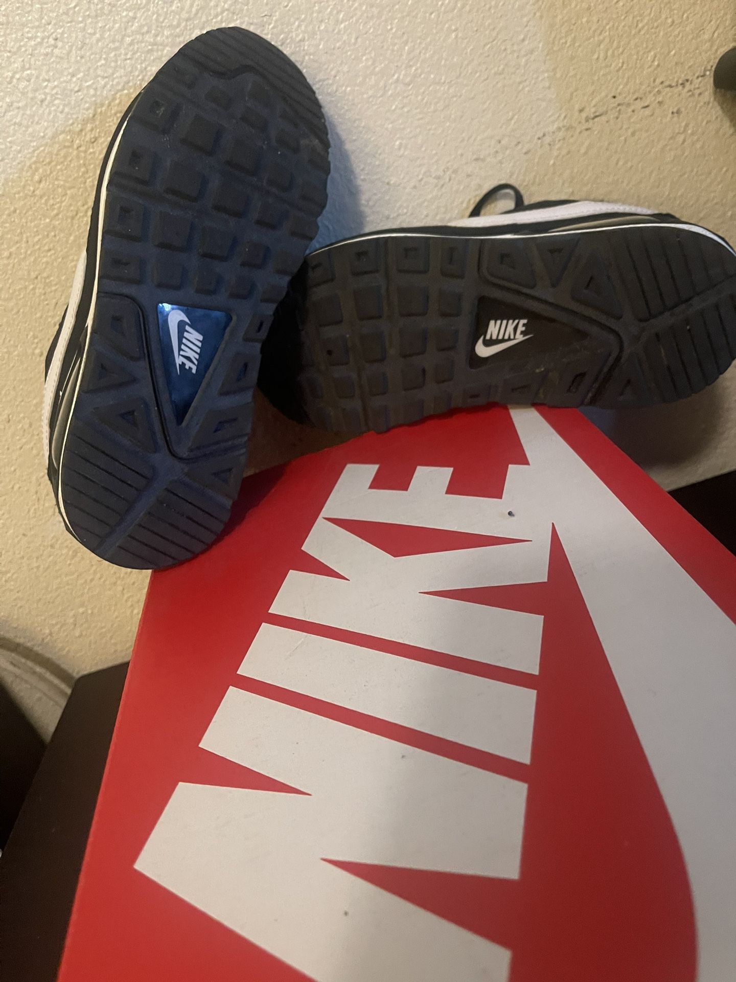 5.5 Youth Nike Air Max Girls shoes