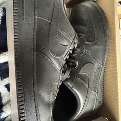 Nike Air Force 1’s Black Size 11.5