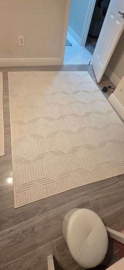 Ivory rug like new
