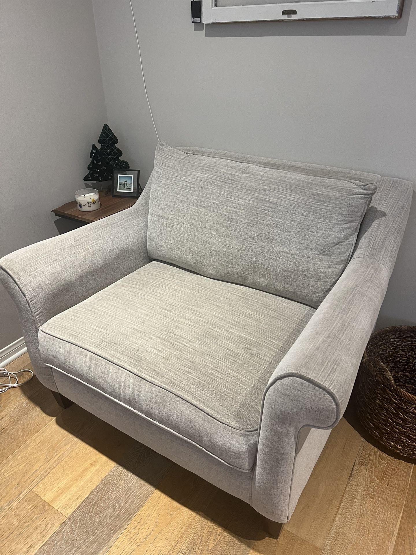 FREE!!! - Oversized Accent Chair - So Comfy!!!