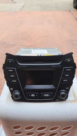 OEM 2013 hyundai santa fe headunit.