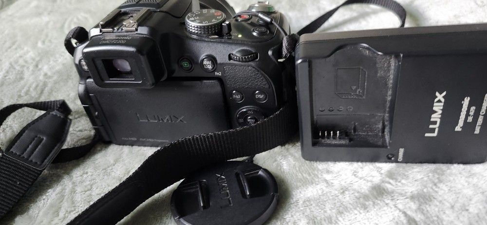 Lumix F-28 25-600 Great 140