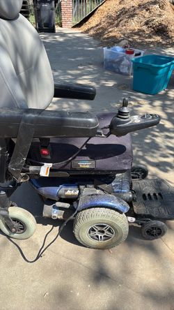 Jet three ultra wheelchair