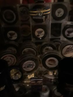 Autograph Collectable Hockey Pucks