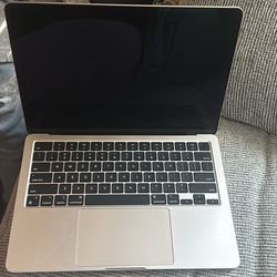MacBook Air M2 13.6 Inch