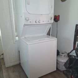 G E Stackable washer dryer