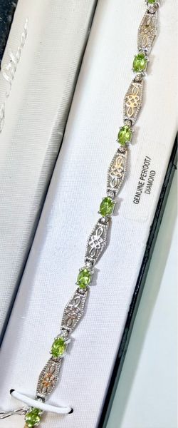 Genuine peridot/ diamond sterling silver bracelet (7.5”)