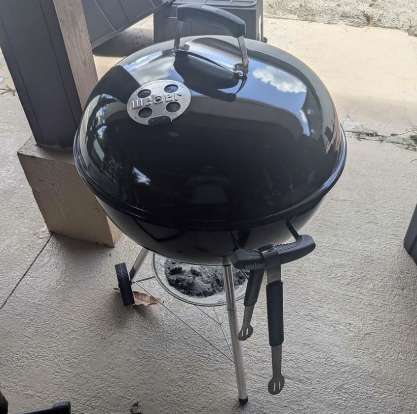 Weber Performer 22-Inch Charcoal Grill with Side Table & Hinged Lid. Gently Used.