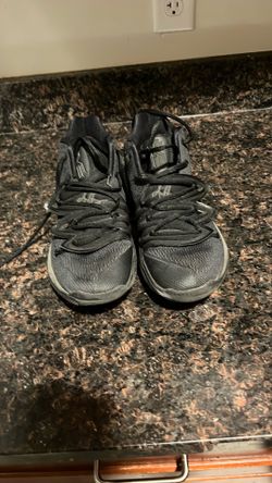 Basketball shoes