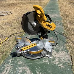DEWALT 15 Amp Corded 12 in. Compound Double Bevel Miter Saw