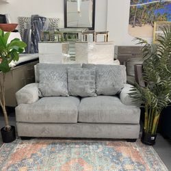 Beandon Gray Fabric Loveseat 