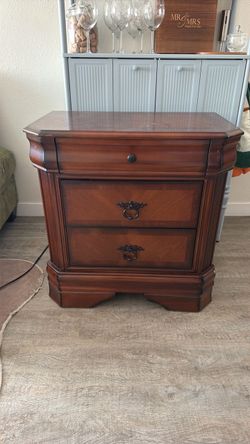 3 drawer night stand