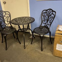Cast Aluminum Bristo Set