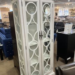 White Cabinet w/shelfs