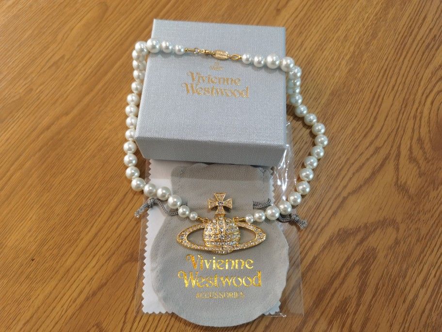 Vivienne Westwood Mini Bas Relief Choker in Gold