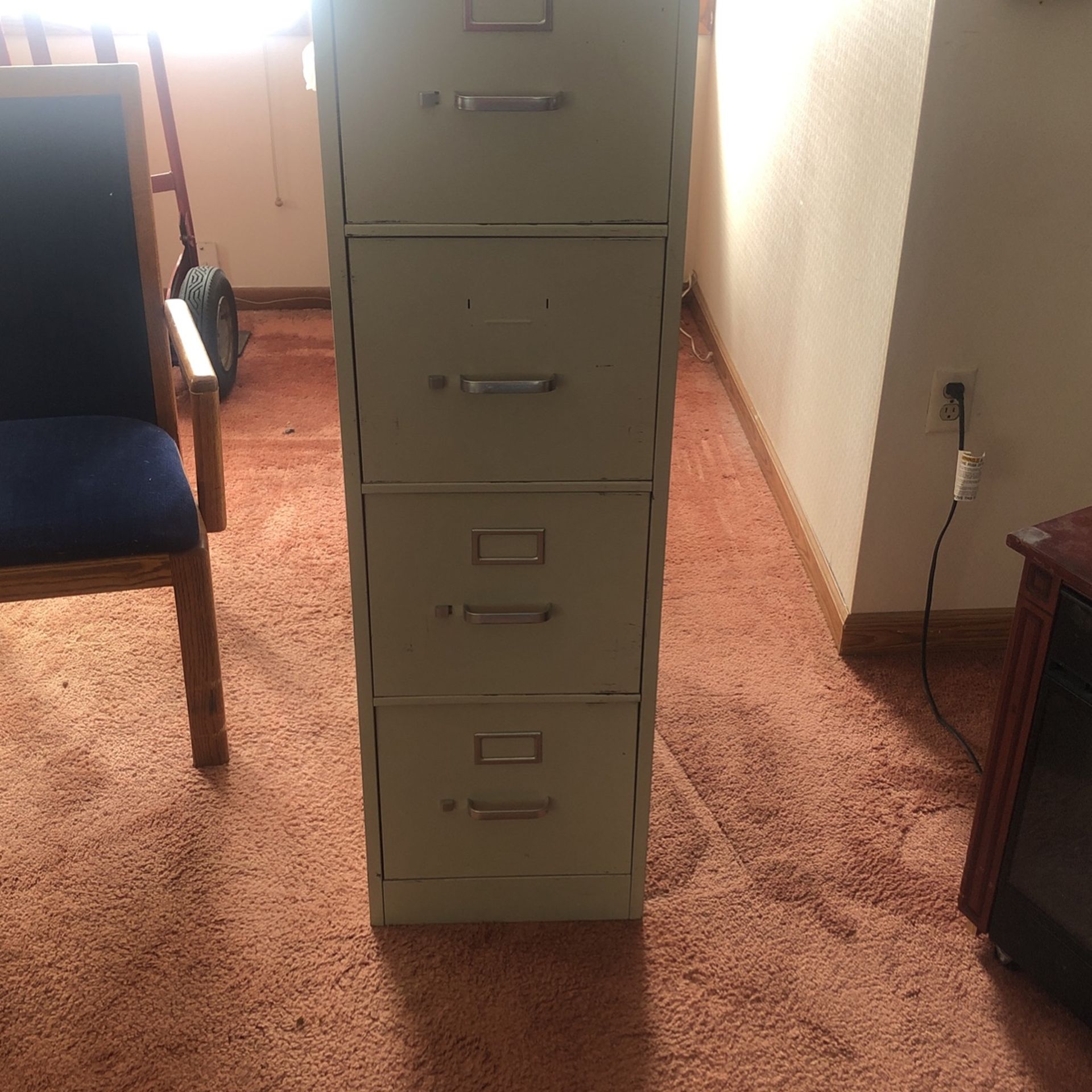 4 Drawer File Cabinet 