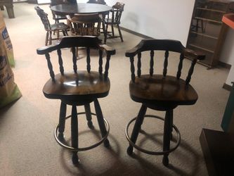 2 Bar Stools