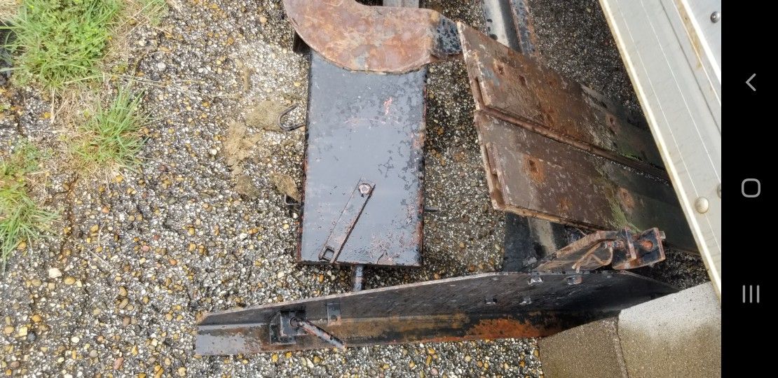 Slide In And Removal Fifth Wheel Receiver