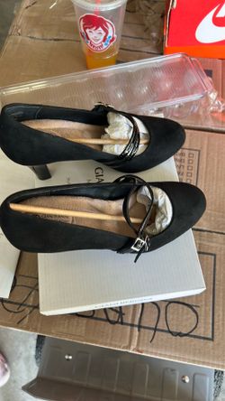 Size 7 women’s shoes