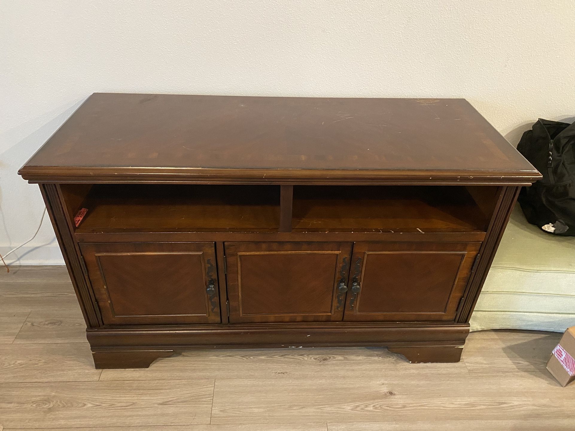 Solid Wood Coffee Table & Matching TV Stand – Classic Set